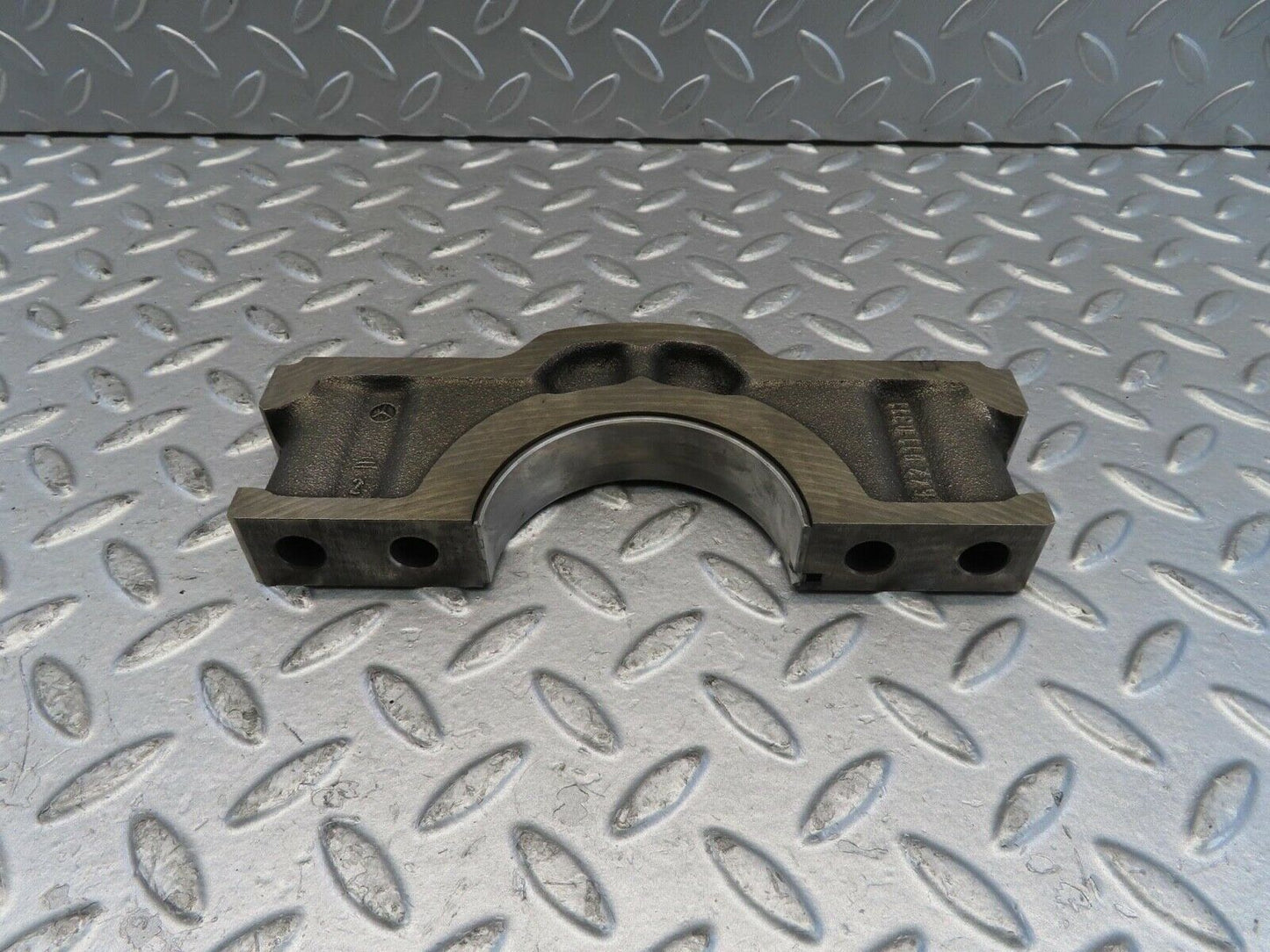 11289 Mercedes-Benz W221 S320 Crankshaft Bearing Holder Block 6420110311