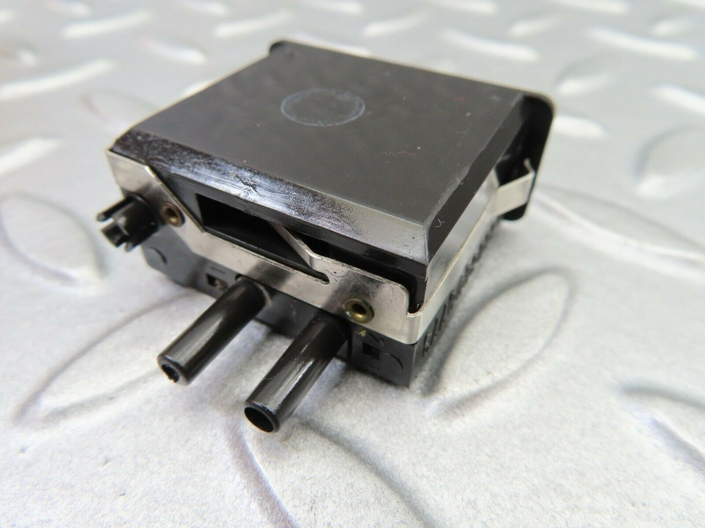 6105 Mercedes-Benz W126 380SE Headlight Level Switch 0008000773
