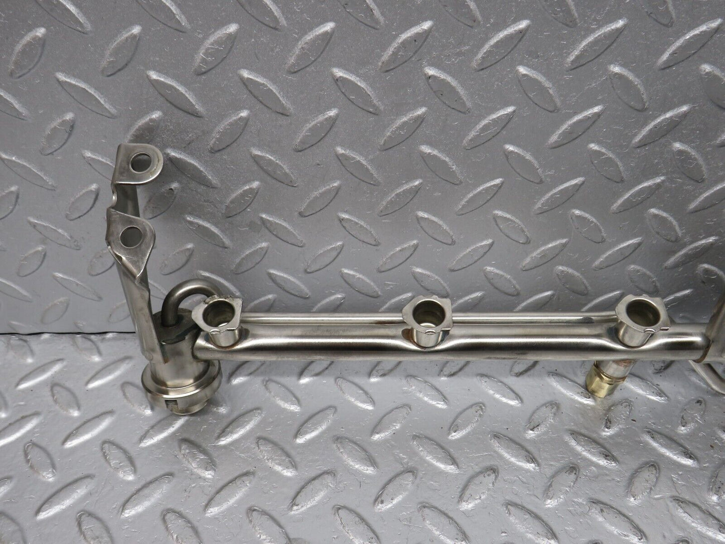 39441 Mercedes-Benz R129 320SL Coupe Fuel Injector Rail With Fuel Pressure Regulator 1040701395