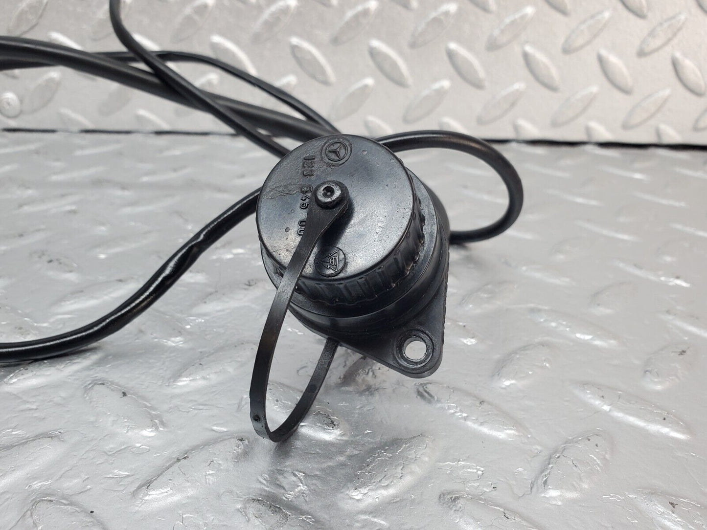 44417 Mercedes-Benz W123 280E Diagnostic Connector 1235450003