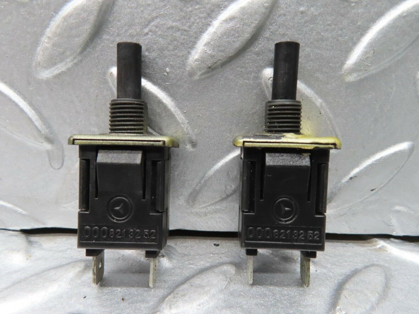 14481 Mercedes-Benz W116 350SE Door Contact Switch 0008213252