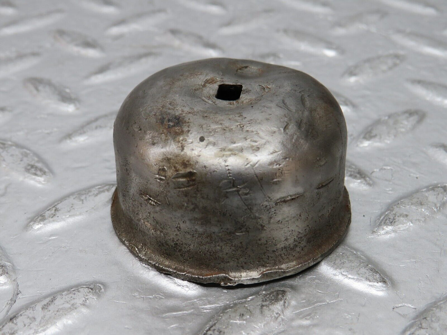 30087 Porsche 924 Wheel Hub Locking Cap