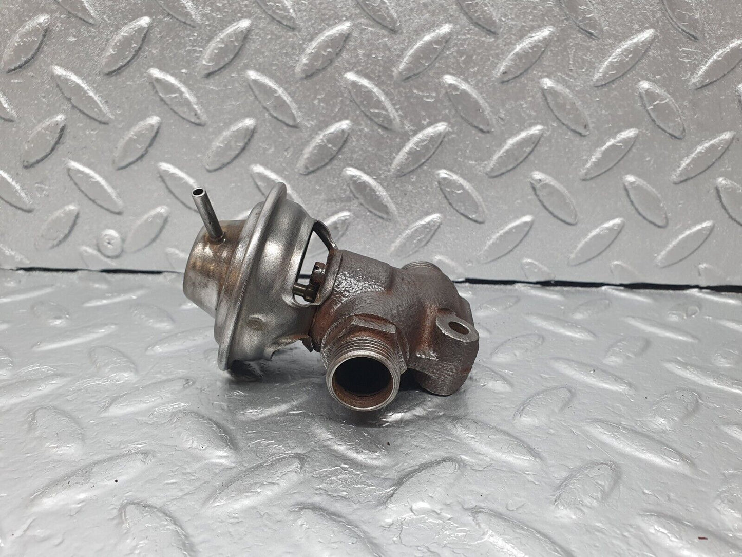 43527 Mercedes-Benz C126 380SEC Coupe Exhaust Gas Recirculation Valve EGR 0001408160