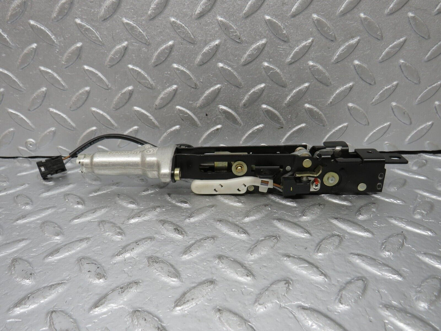 39618 Mercedes-Benz R129 320SL Coupe Soft Top Lock Latch Left 1298000774 1298001672