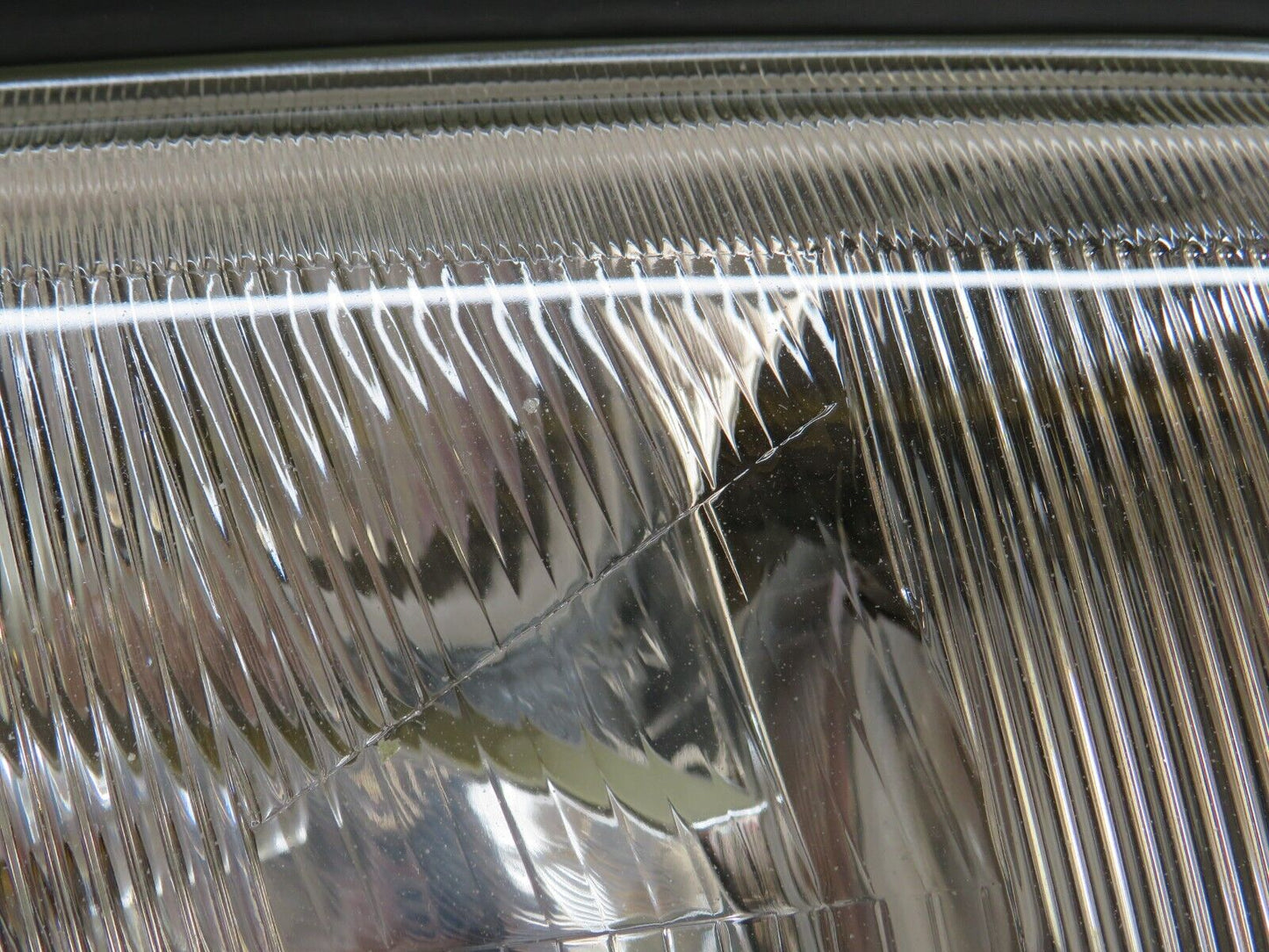 33224 Mercedes-Benz W202 C180 Headlight Bosch Right Side 0301036406 1305230153