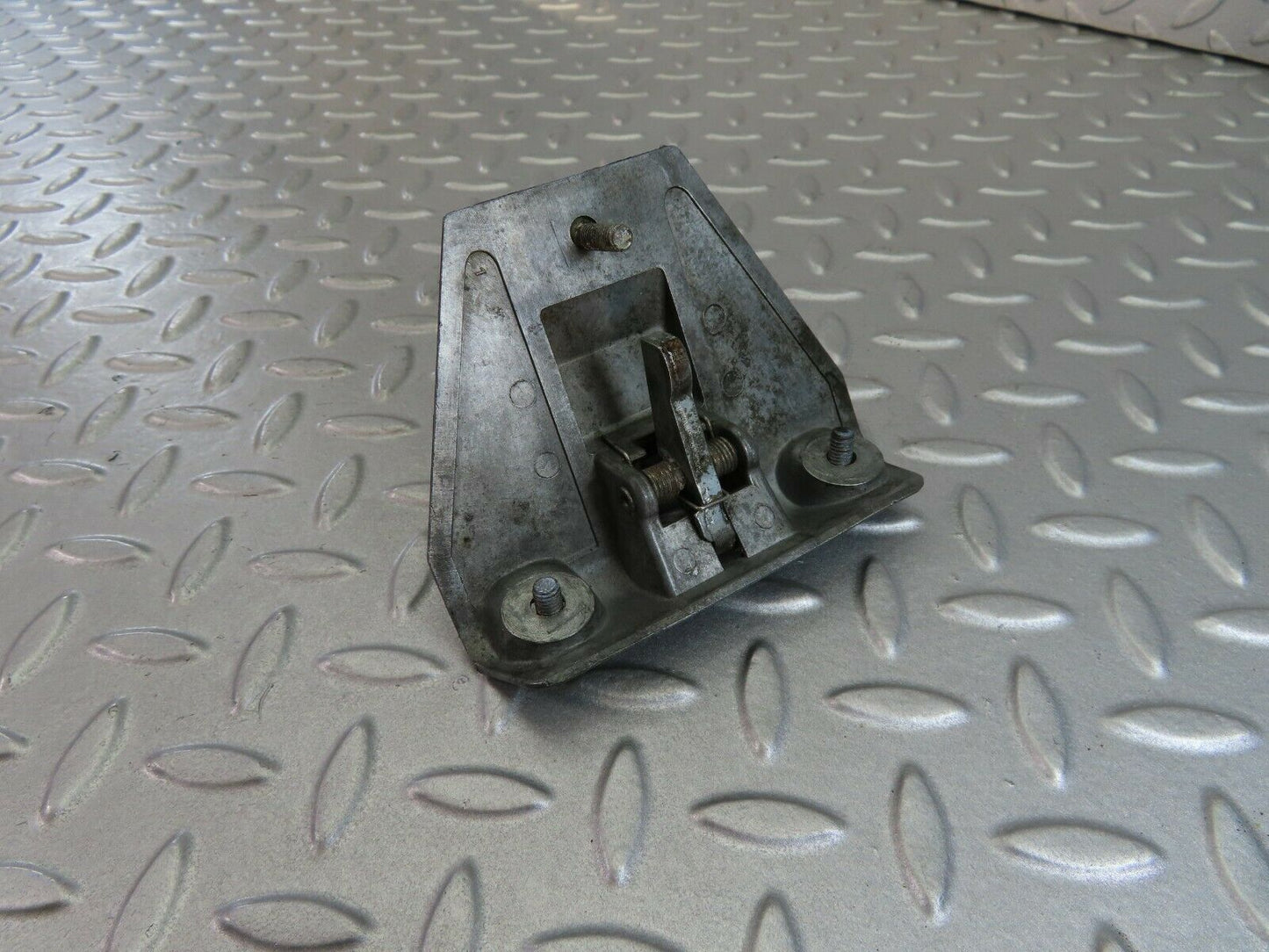 7893 Mercedes-Benz W115 220D Boot Latch Lock
