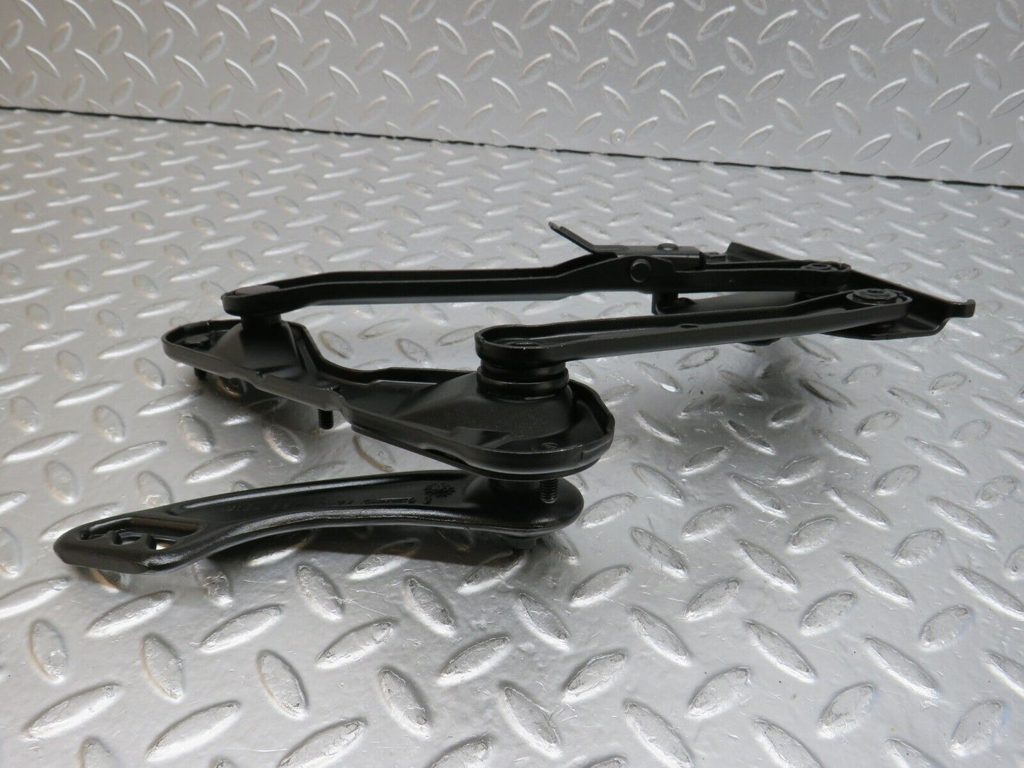 32526 Mercedes-Benz S124 300TE Wagon Bonnet Hinge Right 1248870174