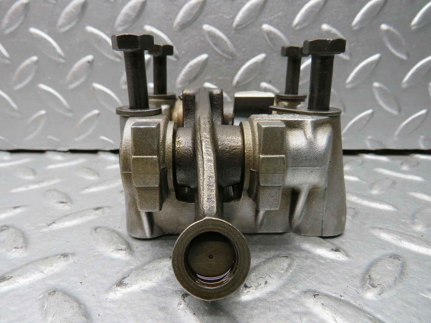 21740 Mercedes-Benz W126 300SE Rocker Arms Camshaft Bearing Block 1030510610