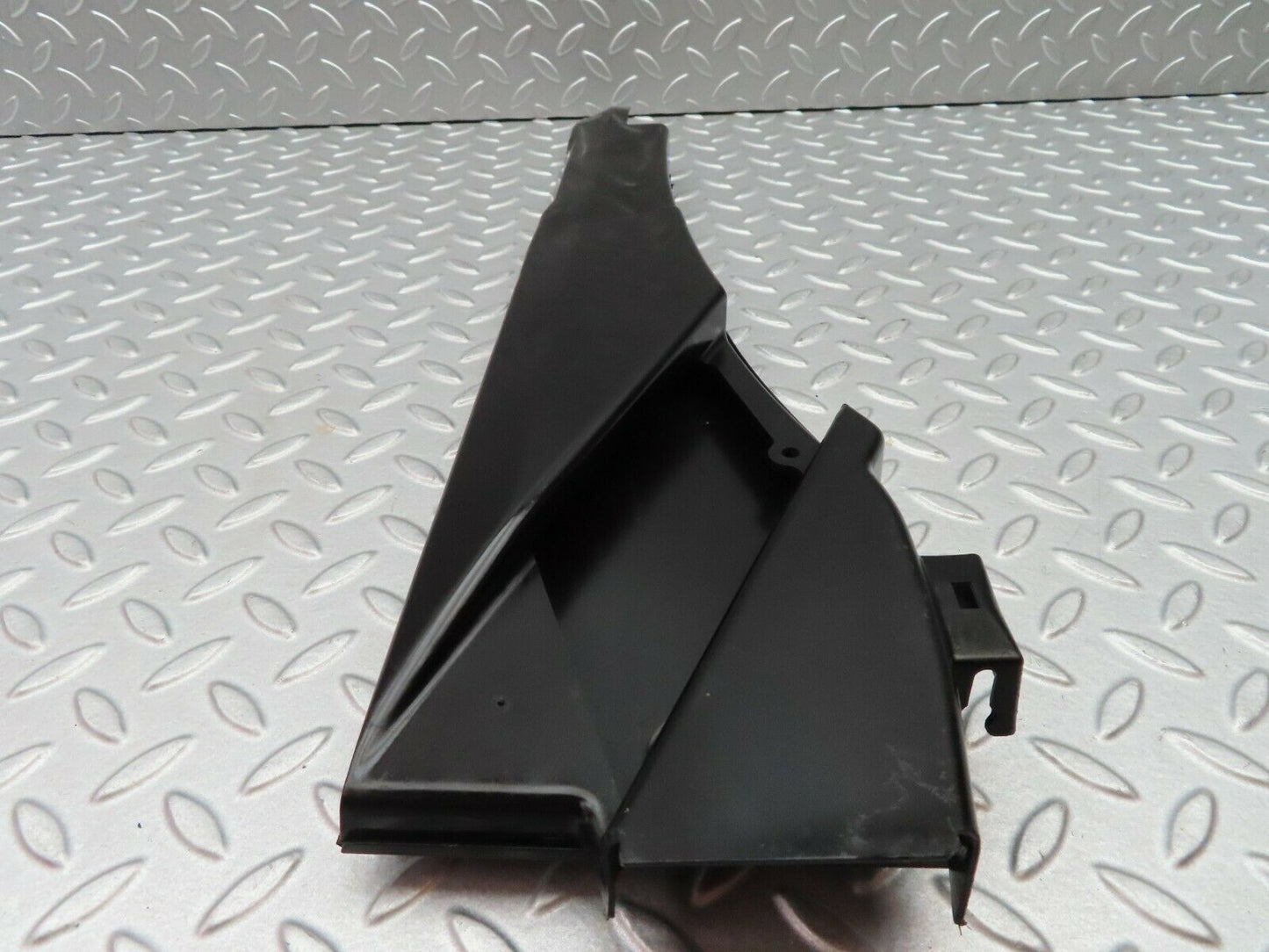 5529 Mercedes-Benz W124 230E Front Right Wiring Cover 1248212436