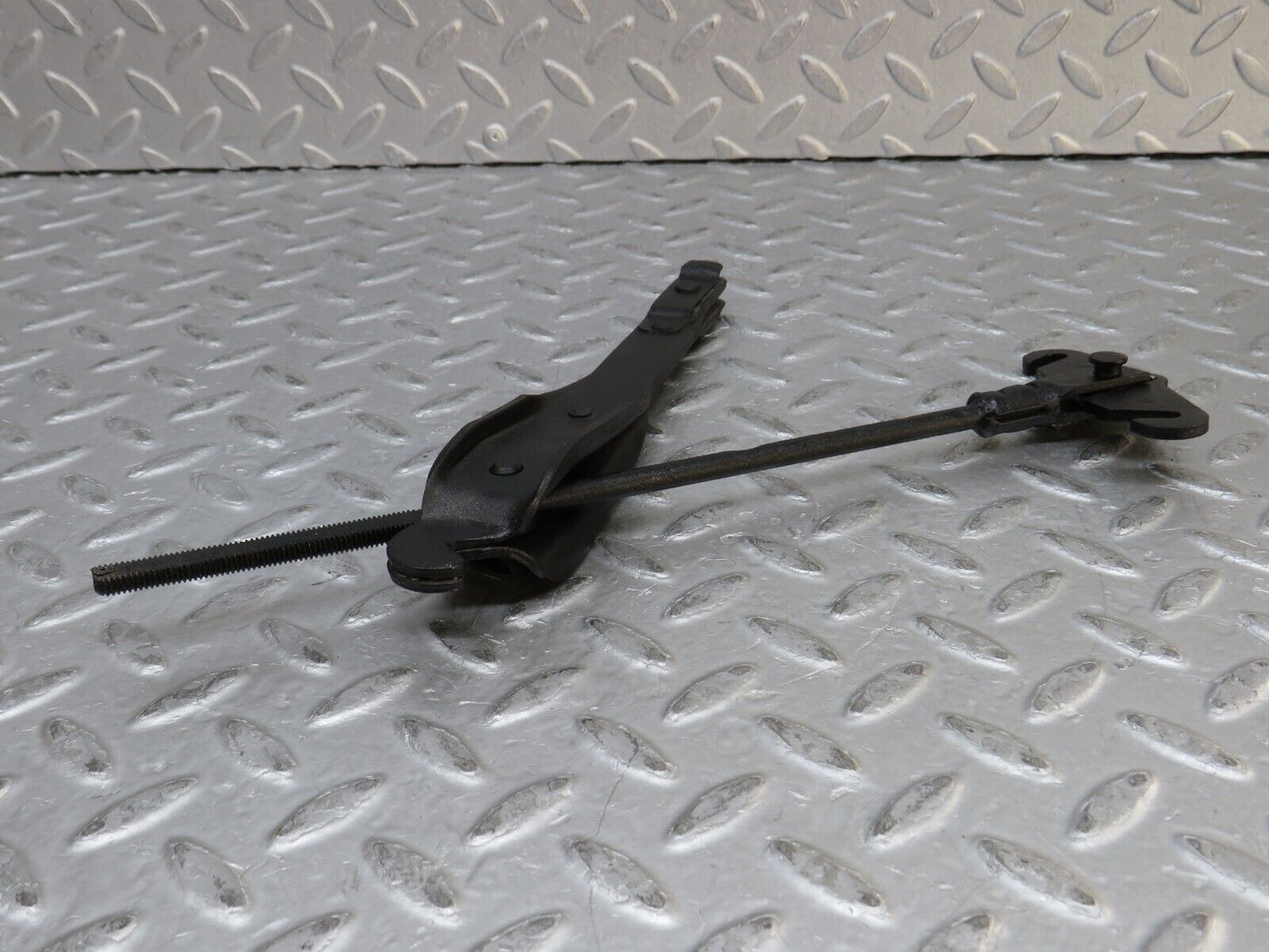 37358 Mercedes-Benz W109 300SEL Handbrake Adjusting Handbrake Regulator