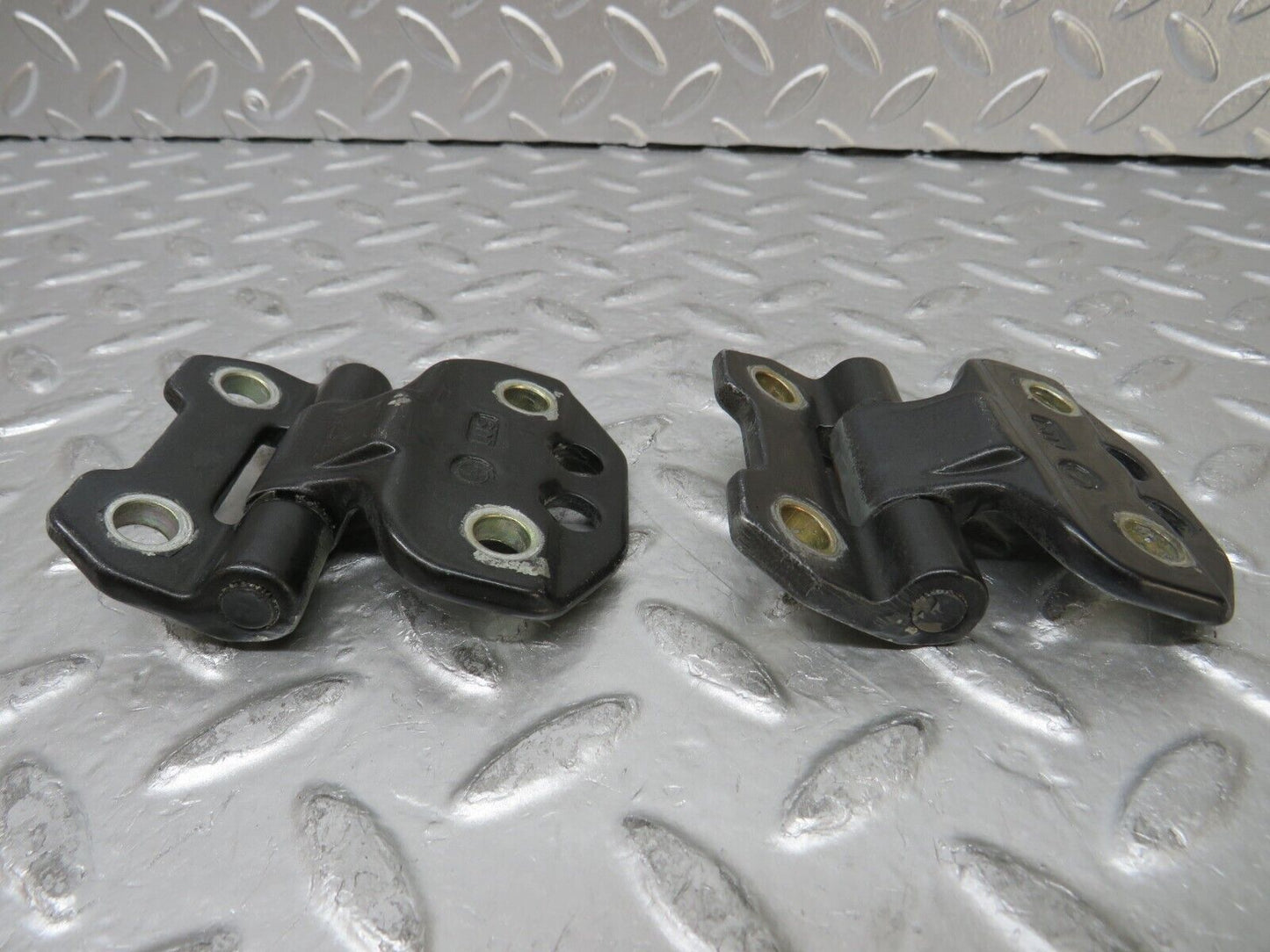 26700 Mercedes-Benz C124 220CE Coupe Right Door Hinge Pair