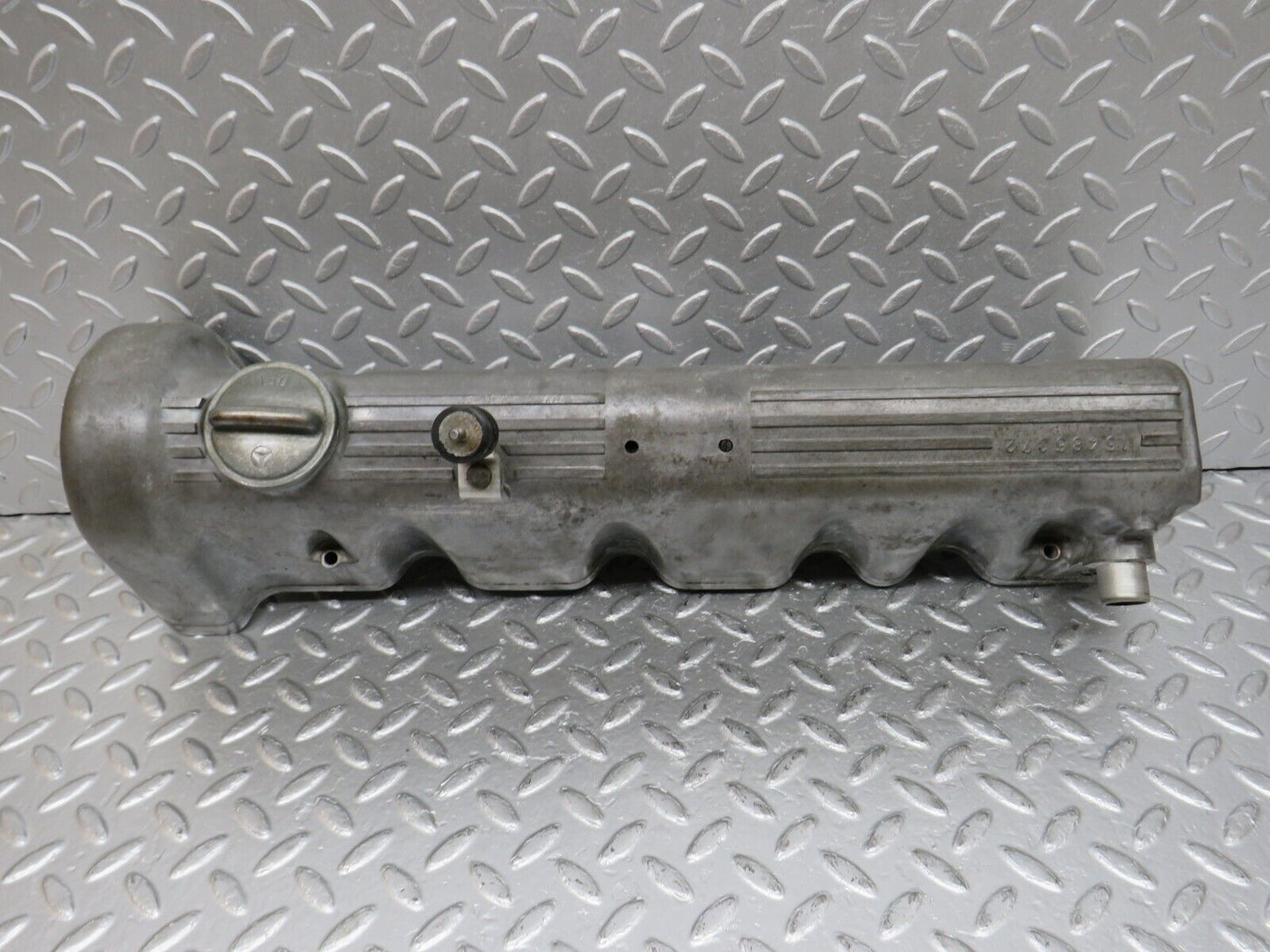 34536 Mercedes-Benz C126 380SEC Cylinder Head Valve Cover Right 1170160105