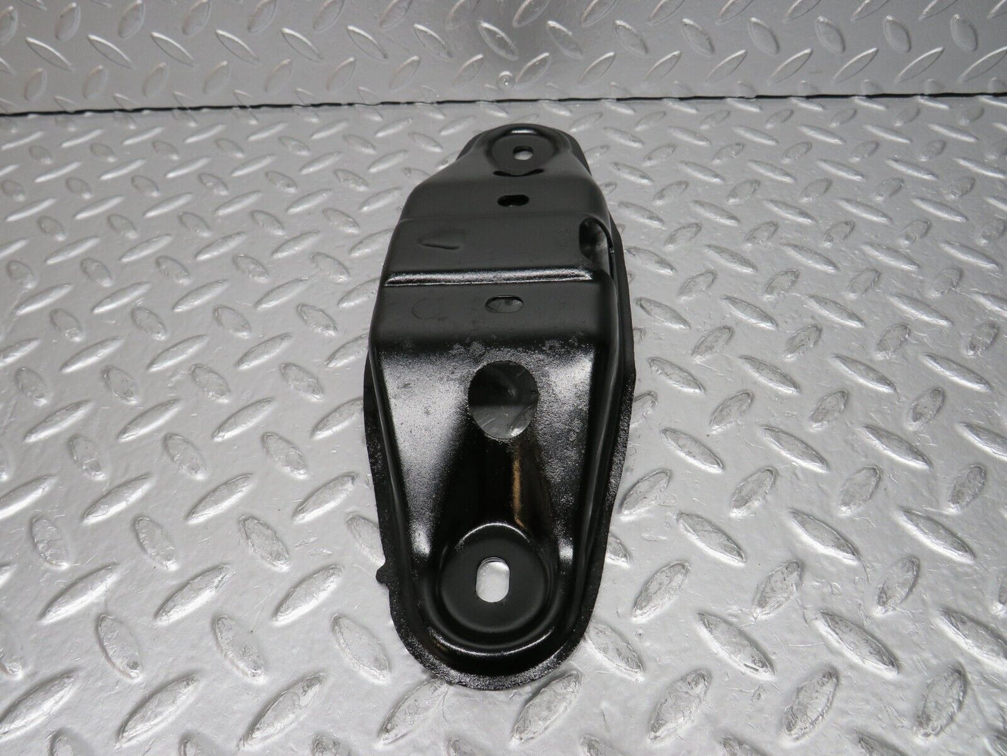 31672 Mercedes-Benz W201 190LE 1.8L Gearbox Mount Bracket