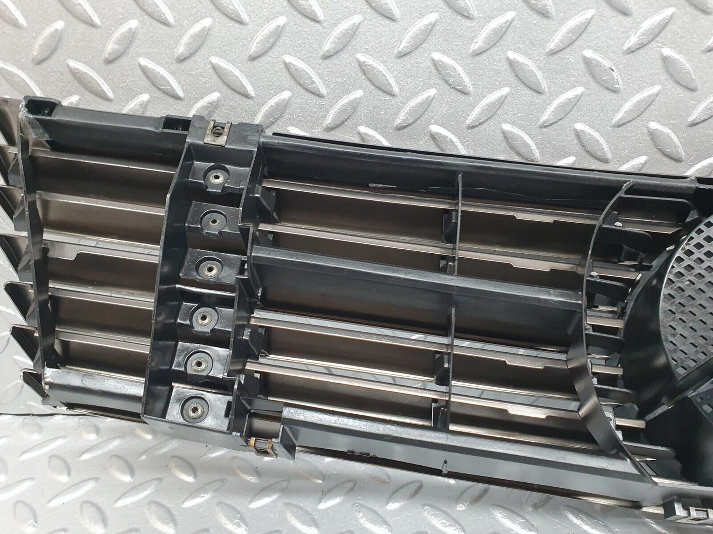 42175 Mercedes-Benz R129 320SL Coupe Bonnet Grill 1298800185