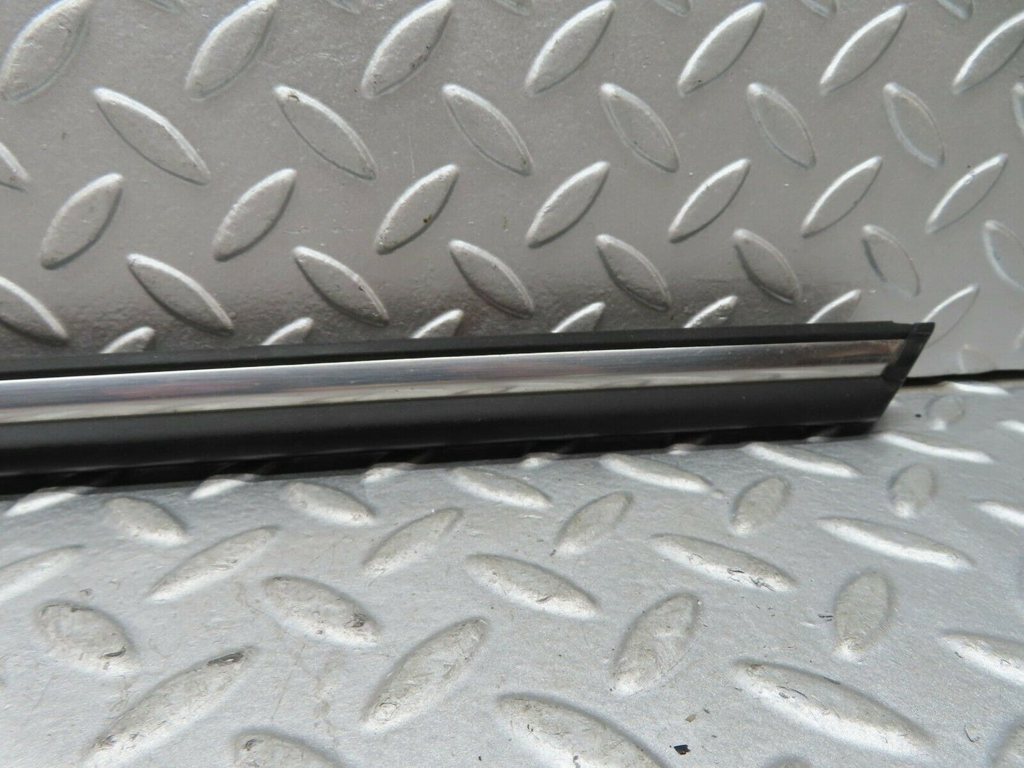 17893 Mercedes-Benz W116 450SEL Rear Right Door Centre Chrome Trim