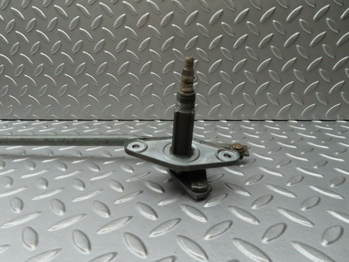 4808 Mercedes-Benz W114 280CE Coupe Windscreen Wiper Linkage