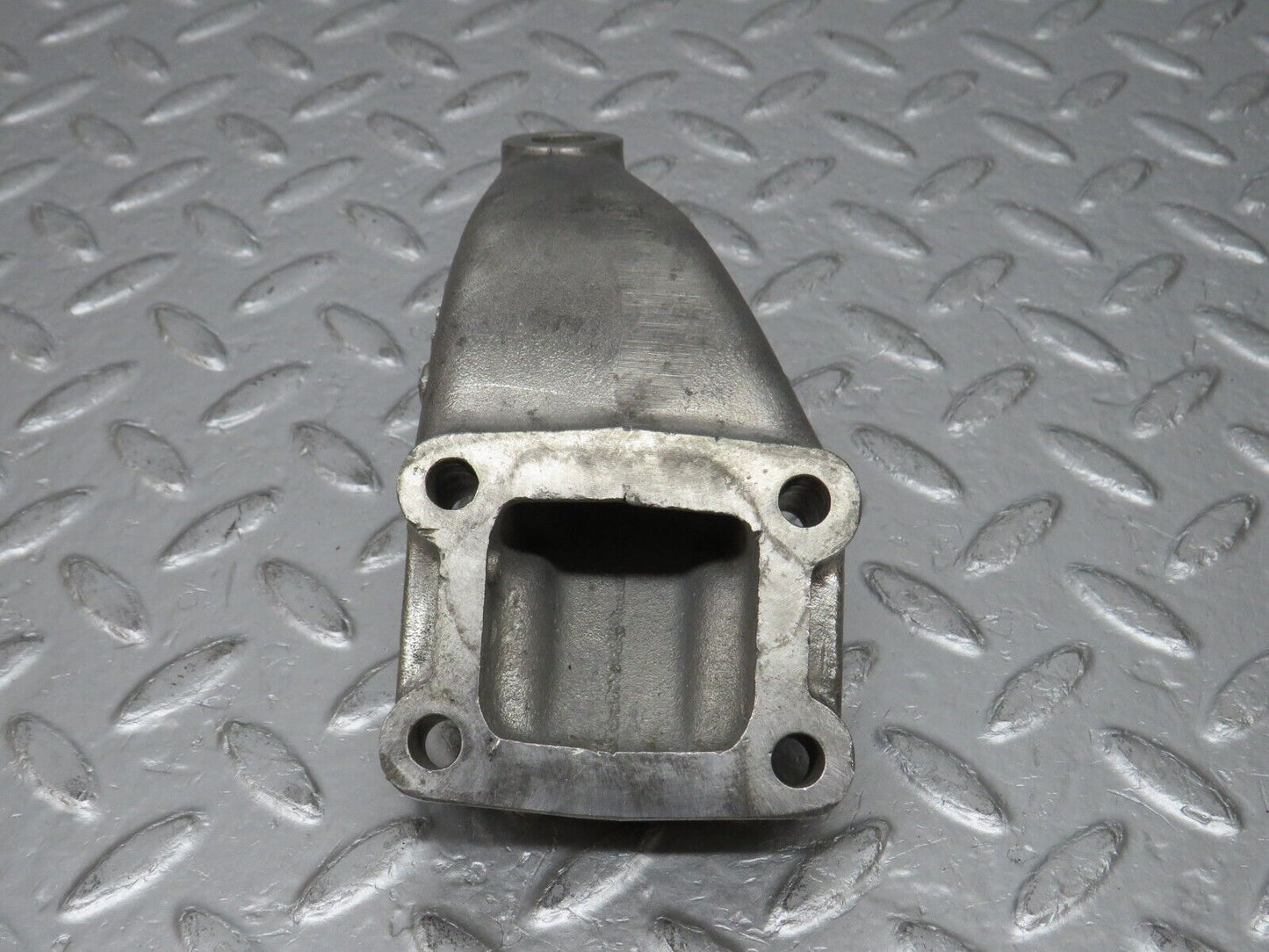 32755 Mercedes-Benz C107 R107 350 V8 Engine Mount Bracket Right Side 1162232304