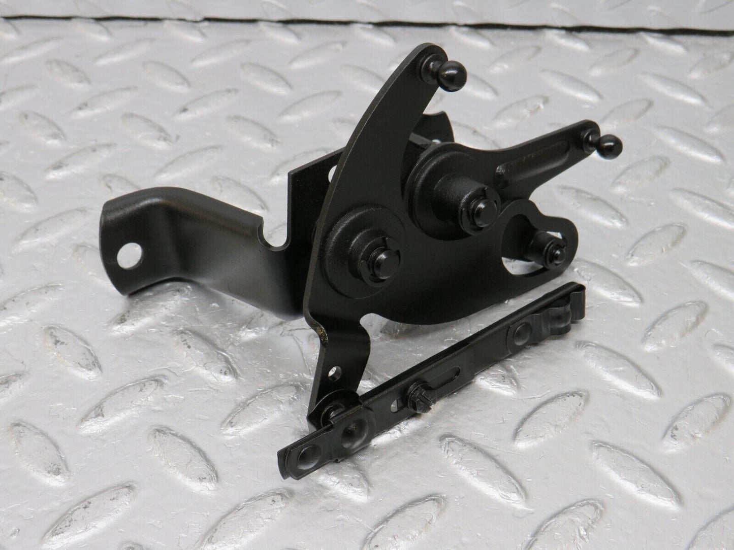 34585 Mercedes-Benz C126 380SEC Coupe Throttle Linkage