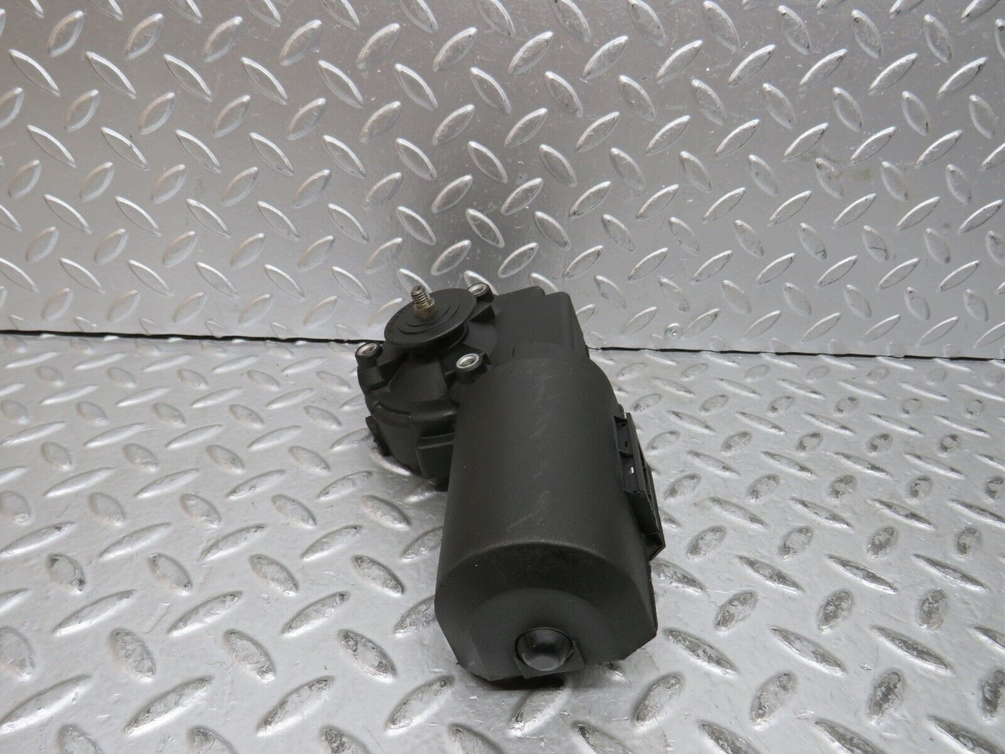 29048 Mercedes-Benz C124 320CE Coupe Wiper Motor Bosch 0390241425 with cover
