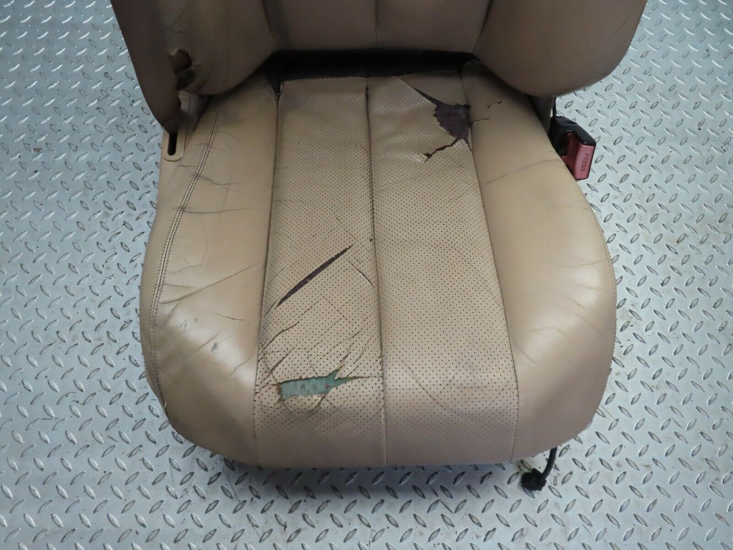 19843 Mercedes-Benz R129 300SL Coupe Electric Front Right Seat Cream Leather