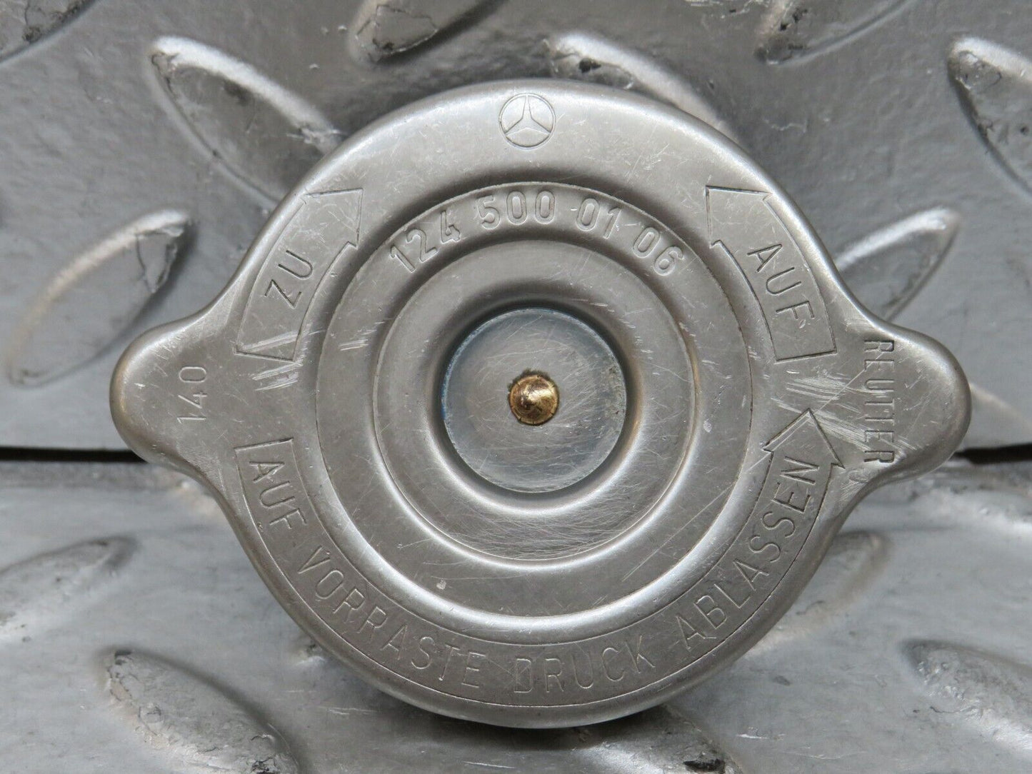 27863 Mercedes-Benz W123 280E Radiator Cap 1245000106
