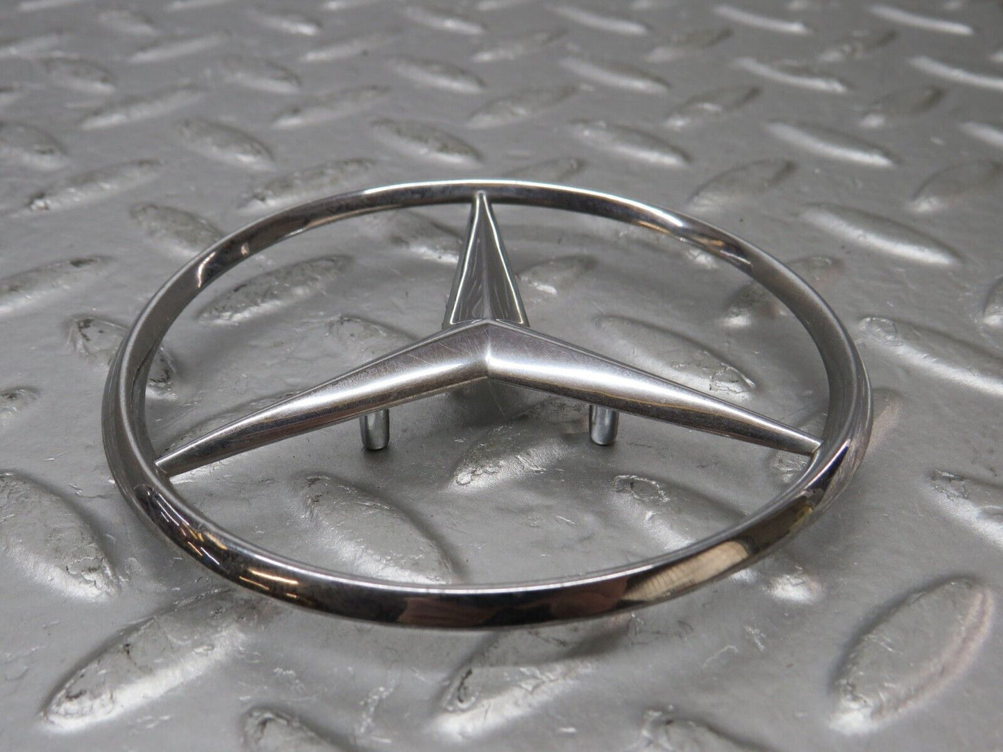33963 Mercedes-Benz W124 260E Chrome Rear Emblem 2017580058