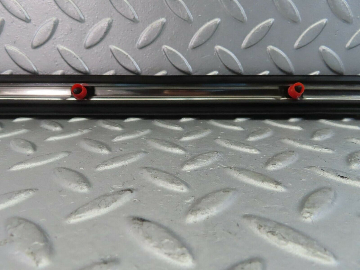 10238 Mercedes-Benz W116 Front Right Door Centre Moulding Trim