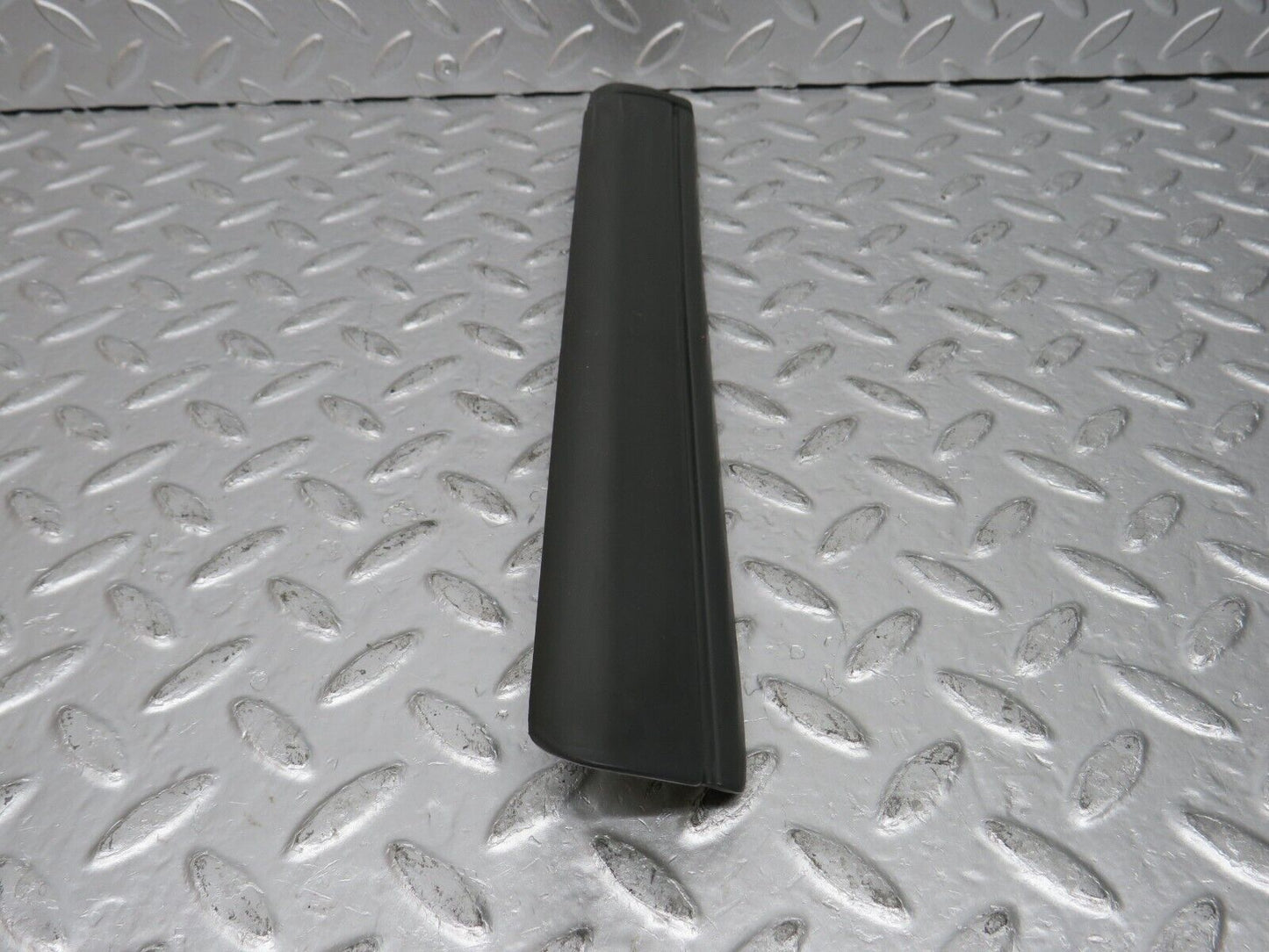 32298 Mercedes-Benz S124 300TE Wagon Front Left Fender Wing Centre Moulding Trim