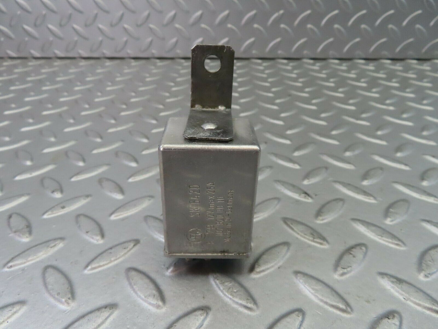 7444 Mercedes-Benz W116 450SE Heated Window Relay 1078200010