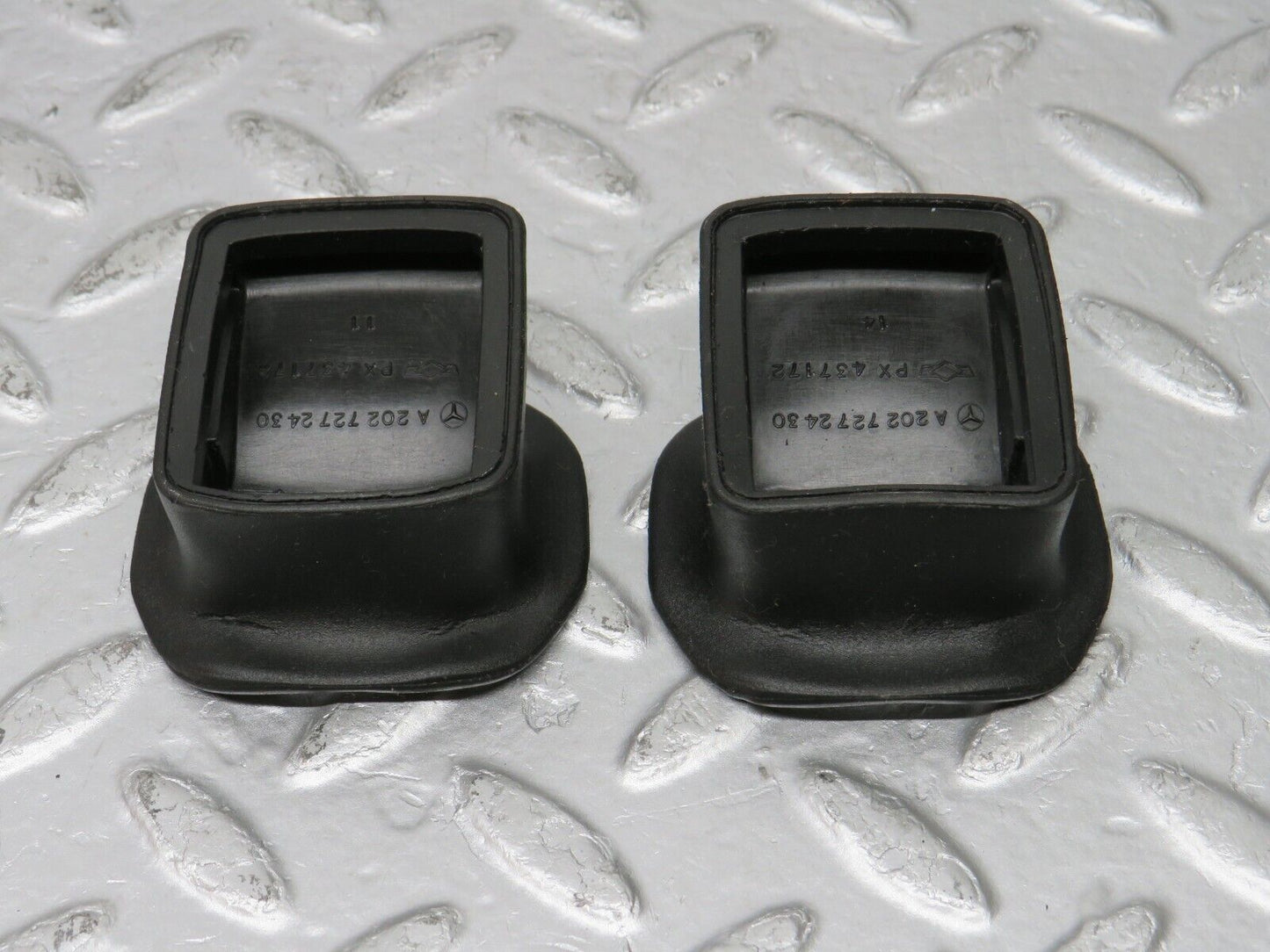 33454 Mercedes-Benz W202 C180 Front Door Check Strap Rubber Seal 2x 2027272430