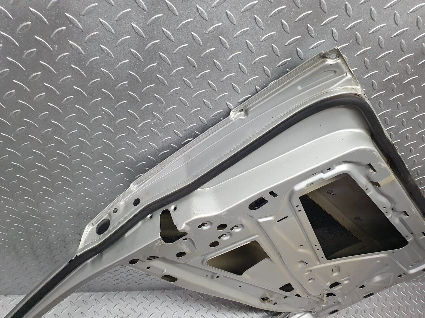 42969 Mercedes-Benz W201 190 Front Right Door