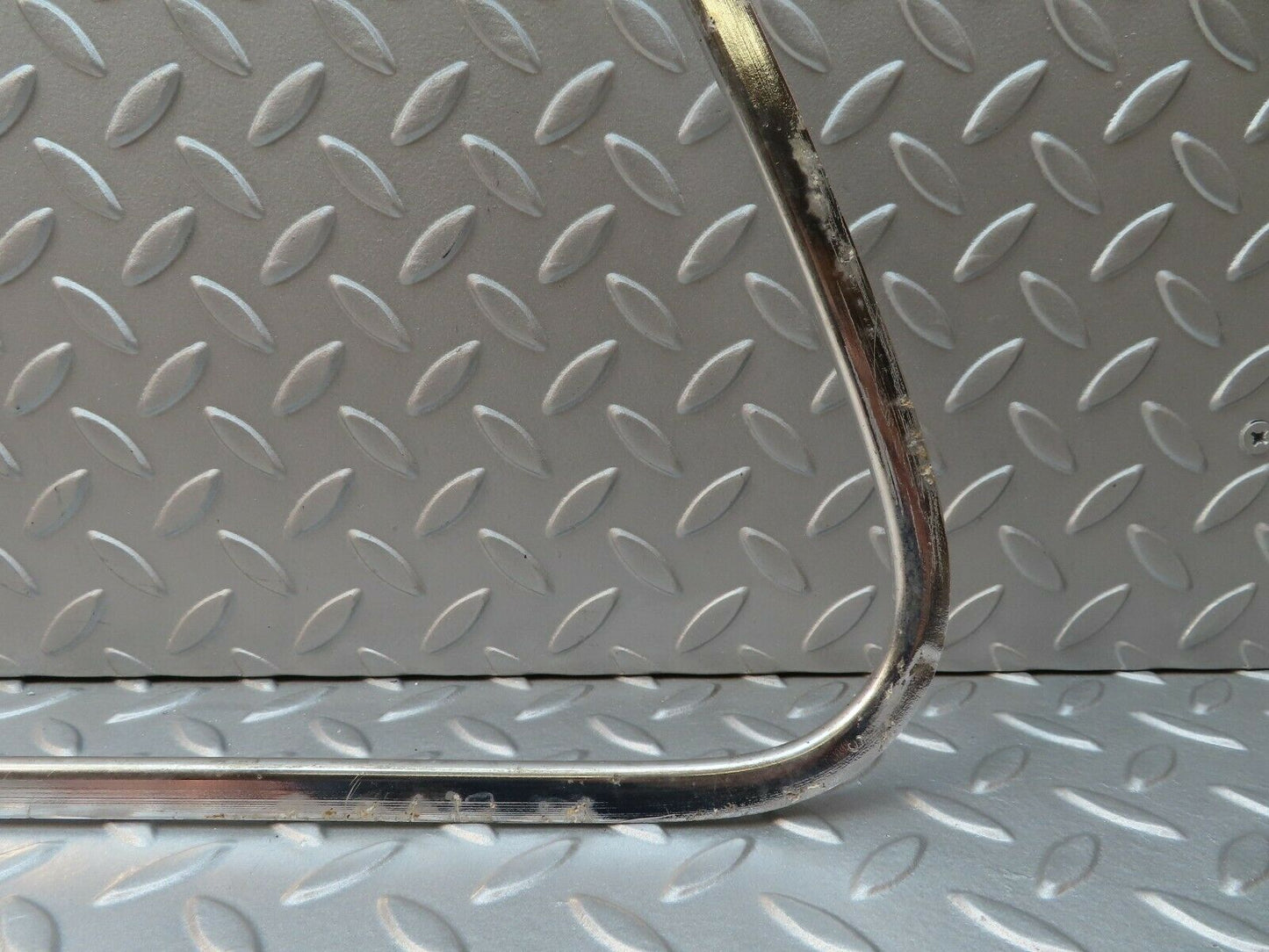 2047 Mercedes-Benz W105 219 PONTON Rear Right Door Chrome Trim