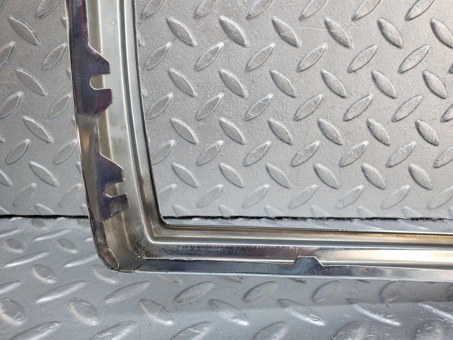 45724 Mercedes-Benz W126 420SE Bonnet Grill Chrome Frame