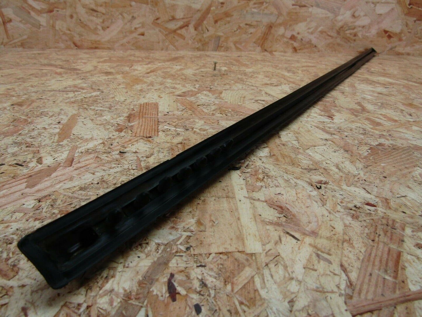 2173 Mercedes-Benz W123 230E Front Left Door Centre Moulding Trim