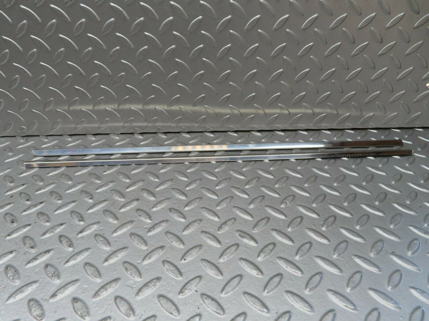 15464 Mercedes-Benz W123 230E Sunroof Chrome Trim Set