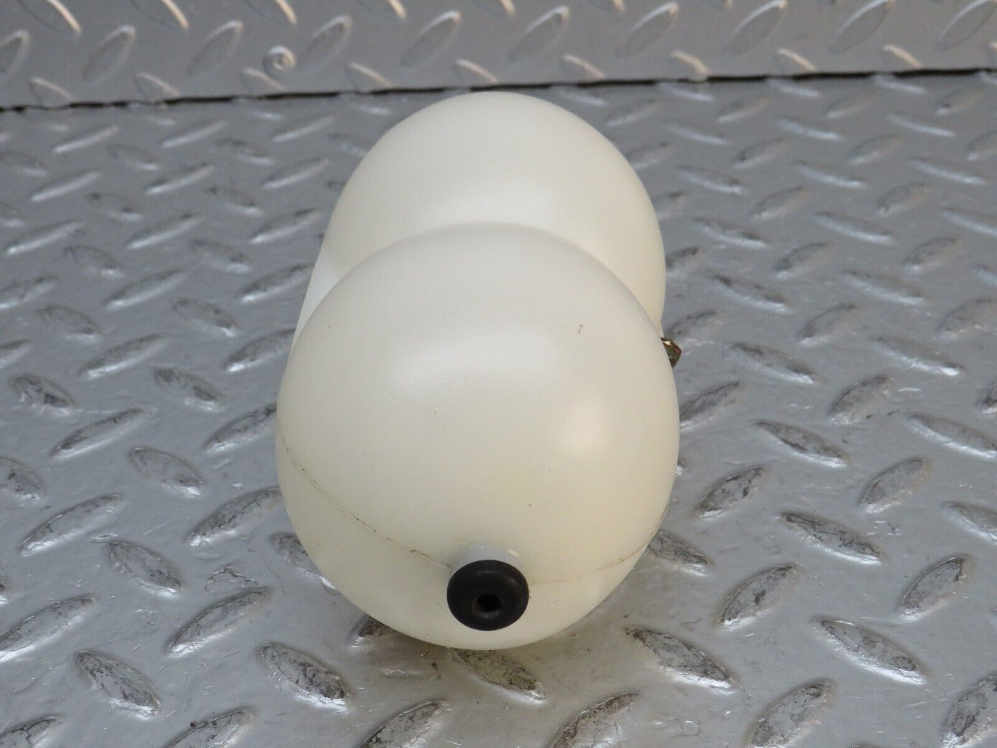 0468 Mercedes-Benz W123 230E Vacuum Reservoir