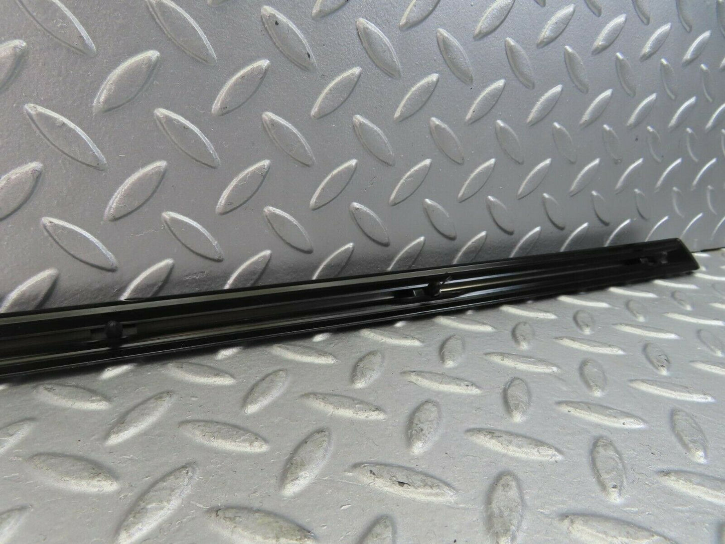 10277 Mercedes-Benz W123 Rear Left Door Centre Moulding Trim