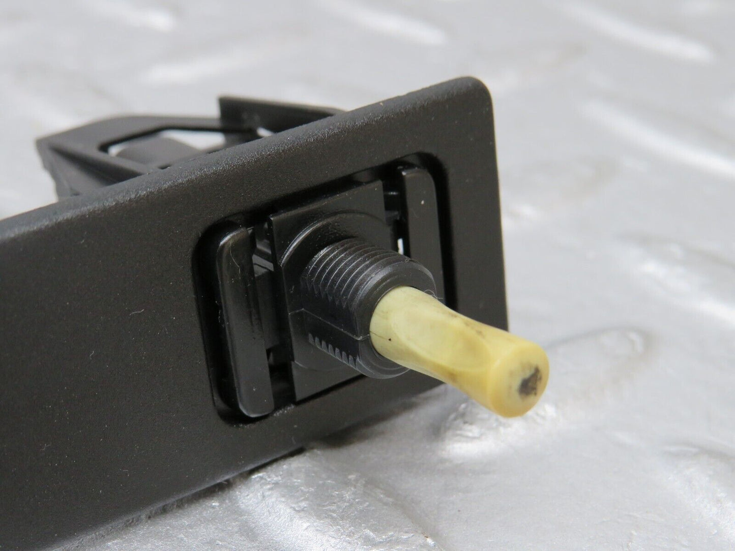 36054 Mercedes-Benz W126 420SE Trunk Boot Light Switch 2018201211