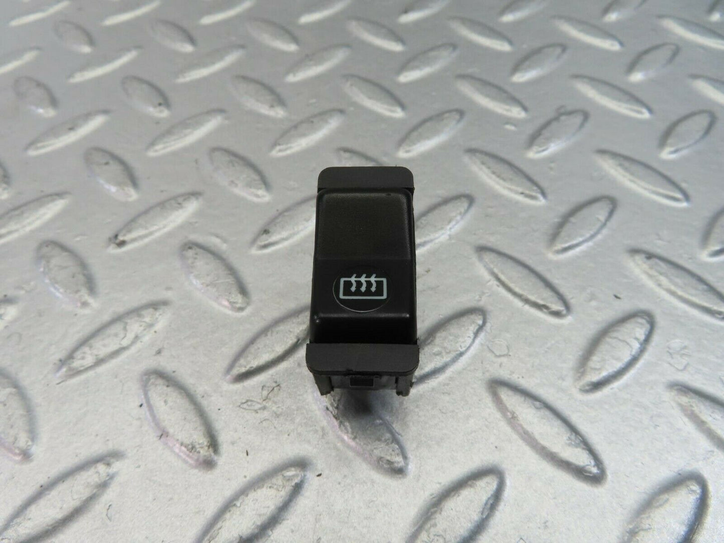 9925 Mercedes-Benz C123 230CE Coupe Rear Window Defroster Switch 0008206110