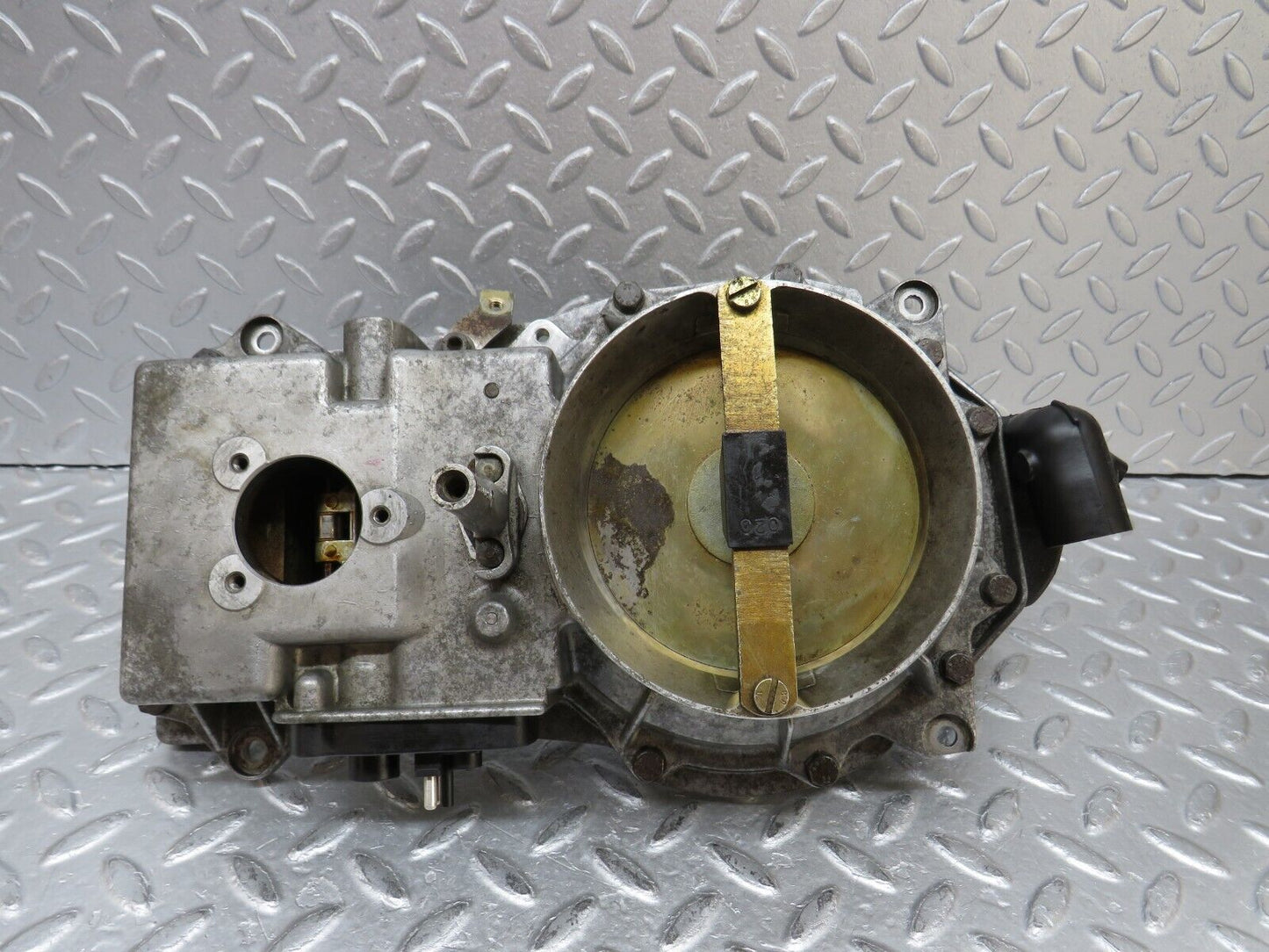 37118 Mercedes-Benz C126 420SEC Coupe Air Flow Mass Meter Sensor 0438121037