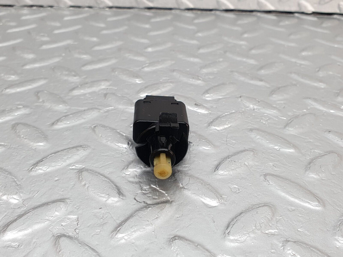 42956 Mercedes-Benz W201 190 Brake Light Switch 0005457709