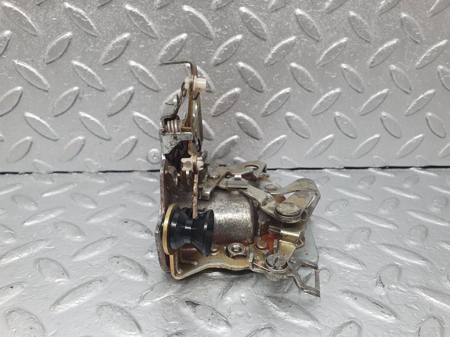 43642 Mercedes-Benz C126 380SEC Coupe Right Door Lock Mechanism