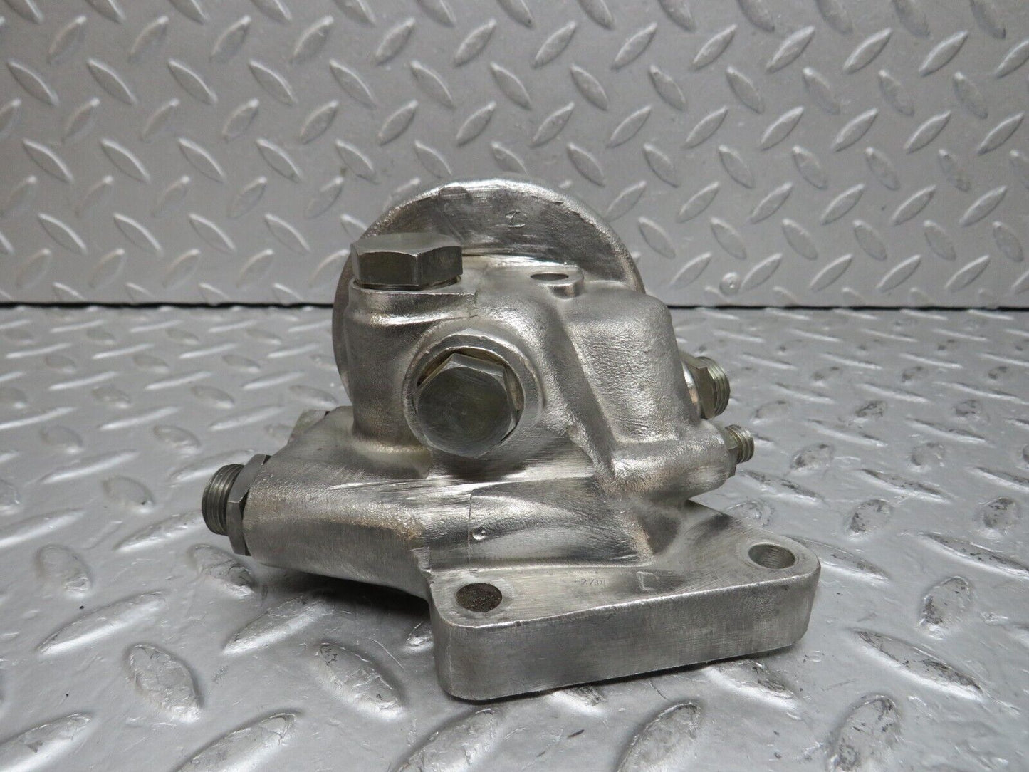 37699 Mercedes-Benz W108 280S Oil Filter Housing