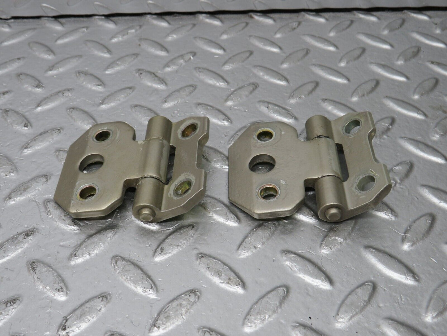 33971 Mercedes-Benz W201 190E 2.0L Left Door Hinge Pair