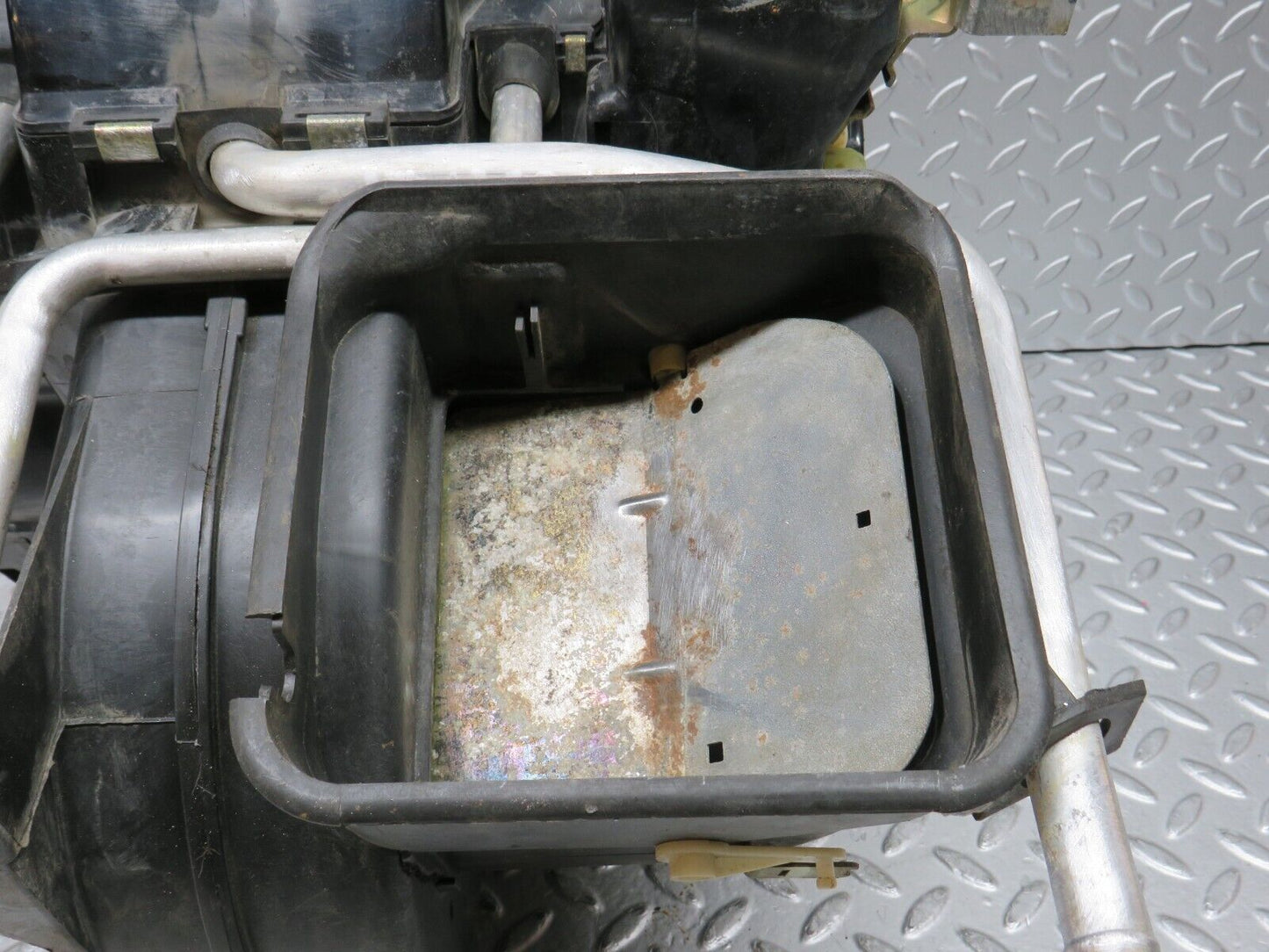 28122 Mercedes-Benz W123 280E Heater Box Blower Housing Behr 1238300008