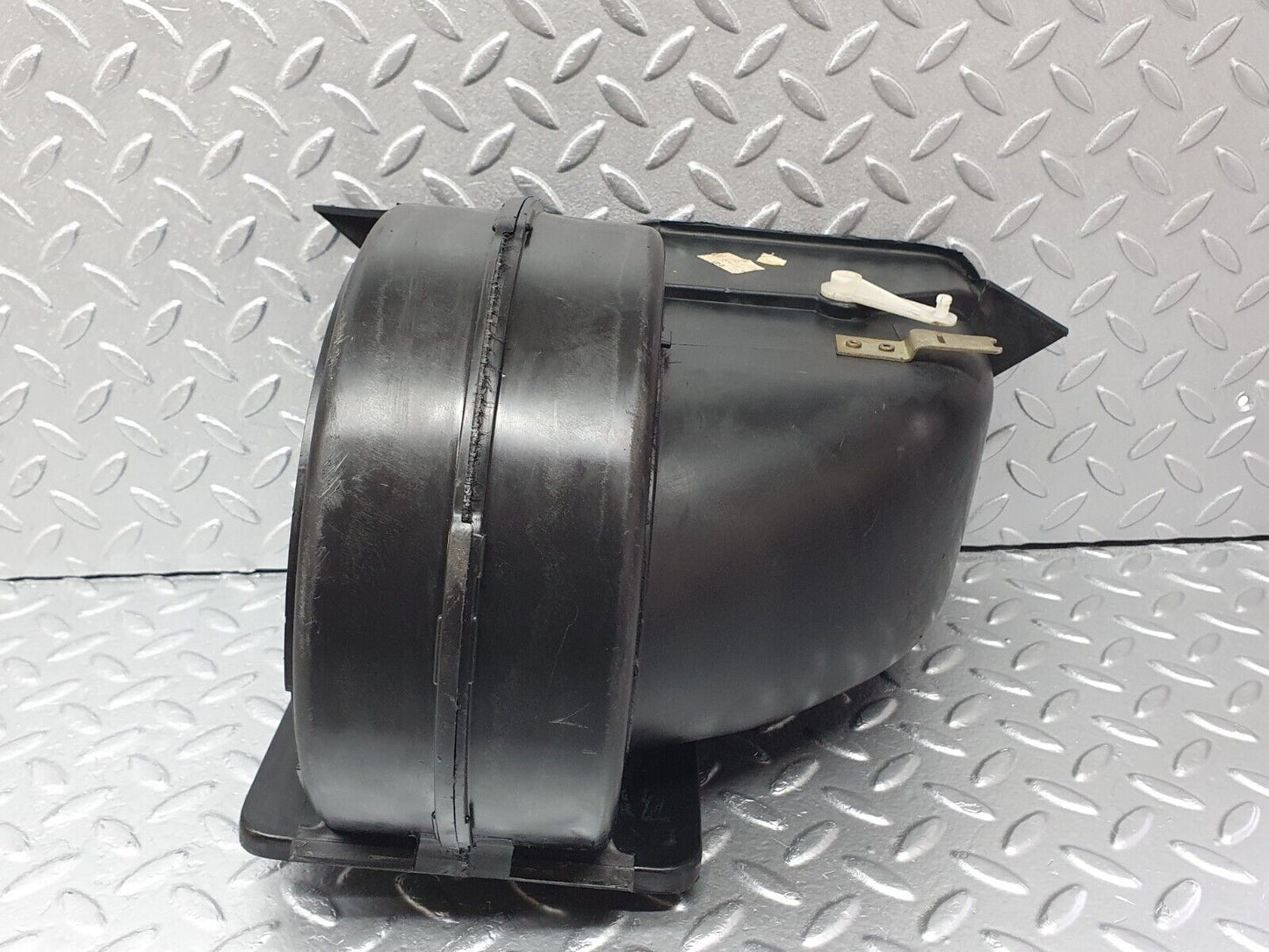 42136 Mercedes-Benz W123 280E Heater Blower Housing Behr 1238300008