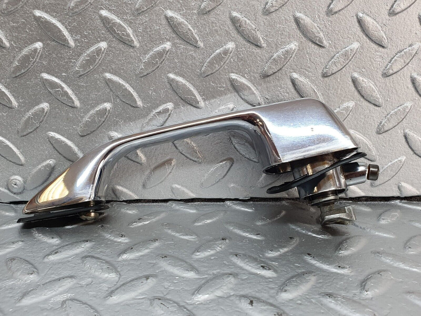 43159 Mercedes-Benz W108 280SE Front Right Door Exterior Handle No Key 1087661005 1087661205 1087661401
