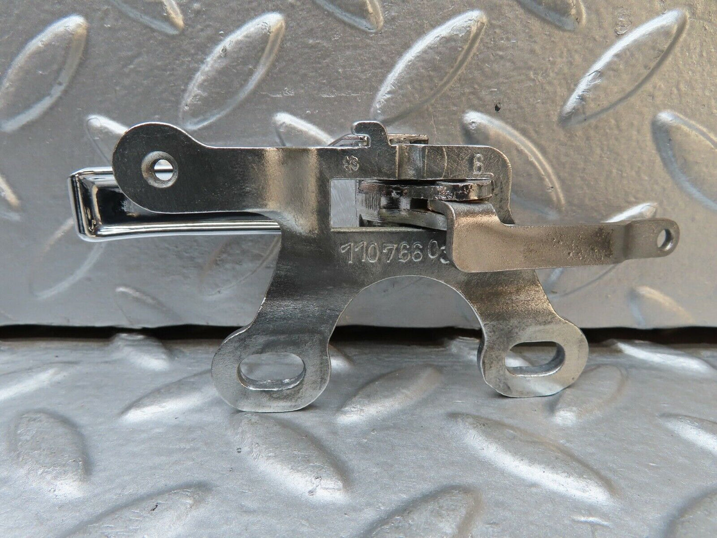 20842 Mercedes-Benz W114 250CE Coupe Left Interior Door Handle 1107660319
