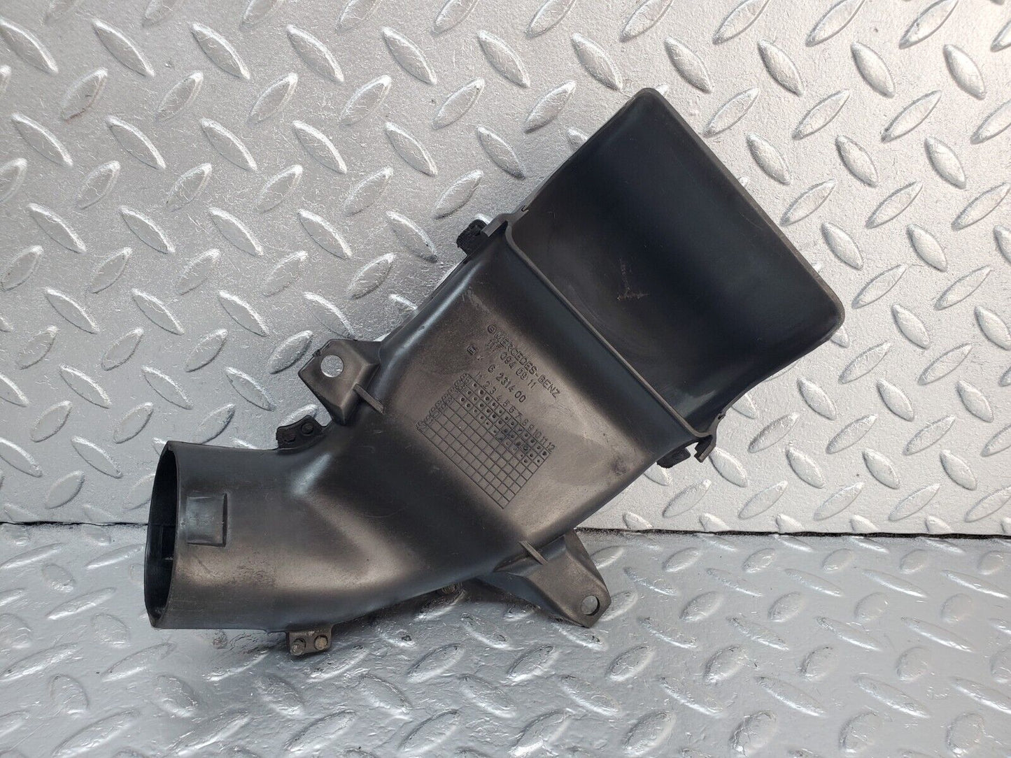 45571 Mercedes-Benz W126 420SE Air Intake Suction Pipe Left Side 1170940911