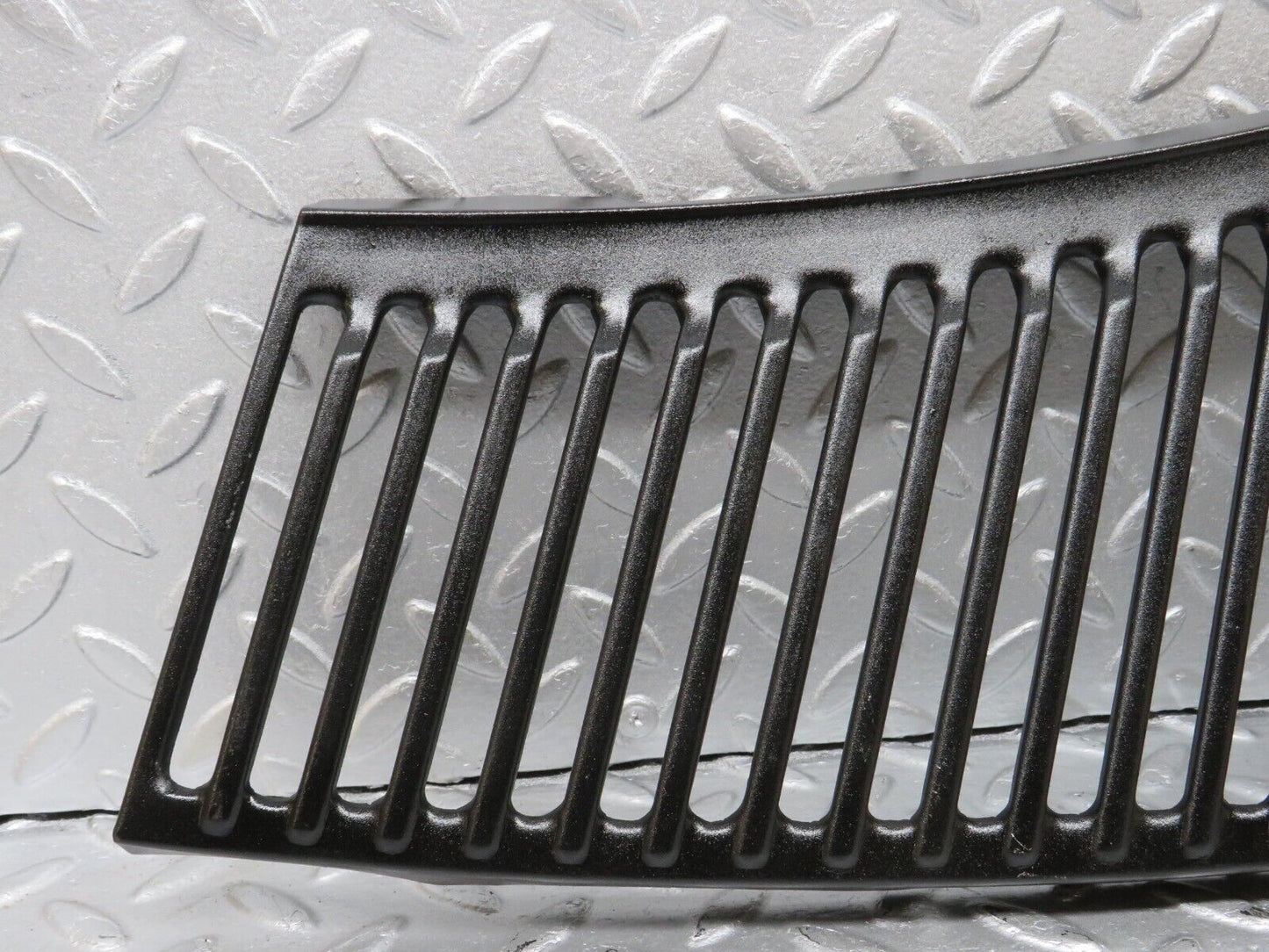 40081 Mercedes-Benz R107 350SL Air Intake Grill Left Side